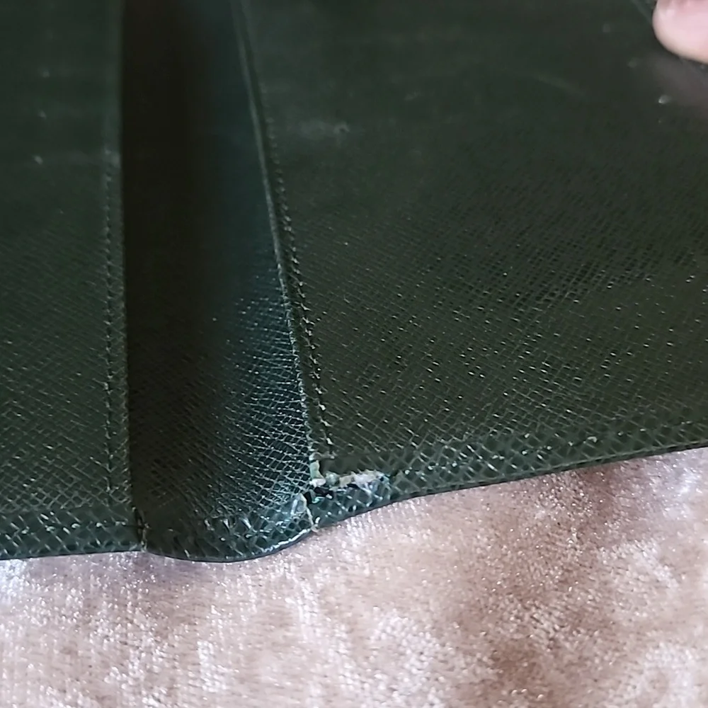 Authentic Green Louis Vuitton Taiga Wallet - Picture 8 of 10